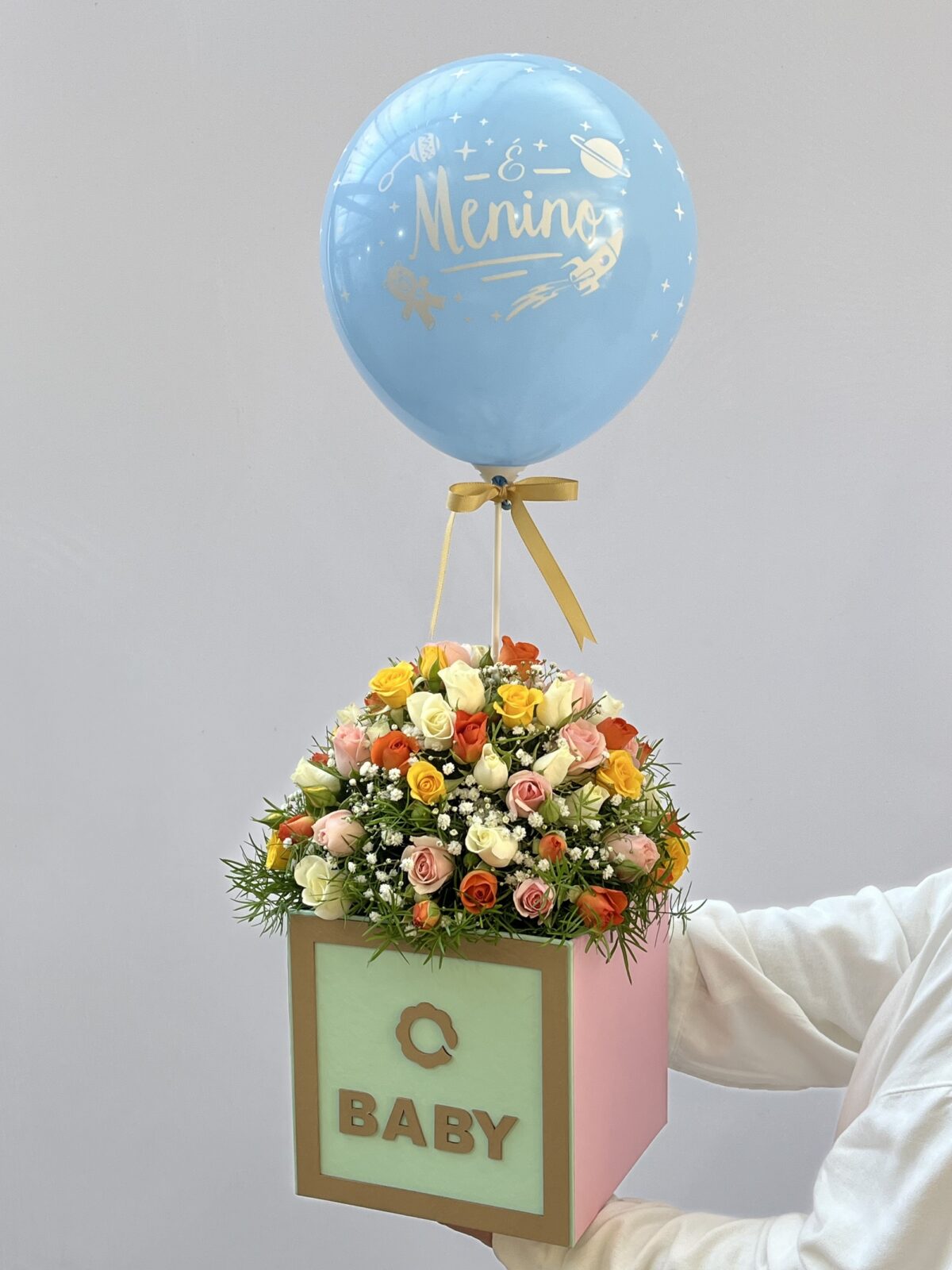 Candy Boy - Arranjo de Mini Rosas e Balão - Imagem 1