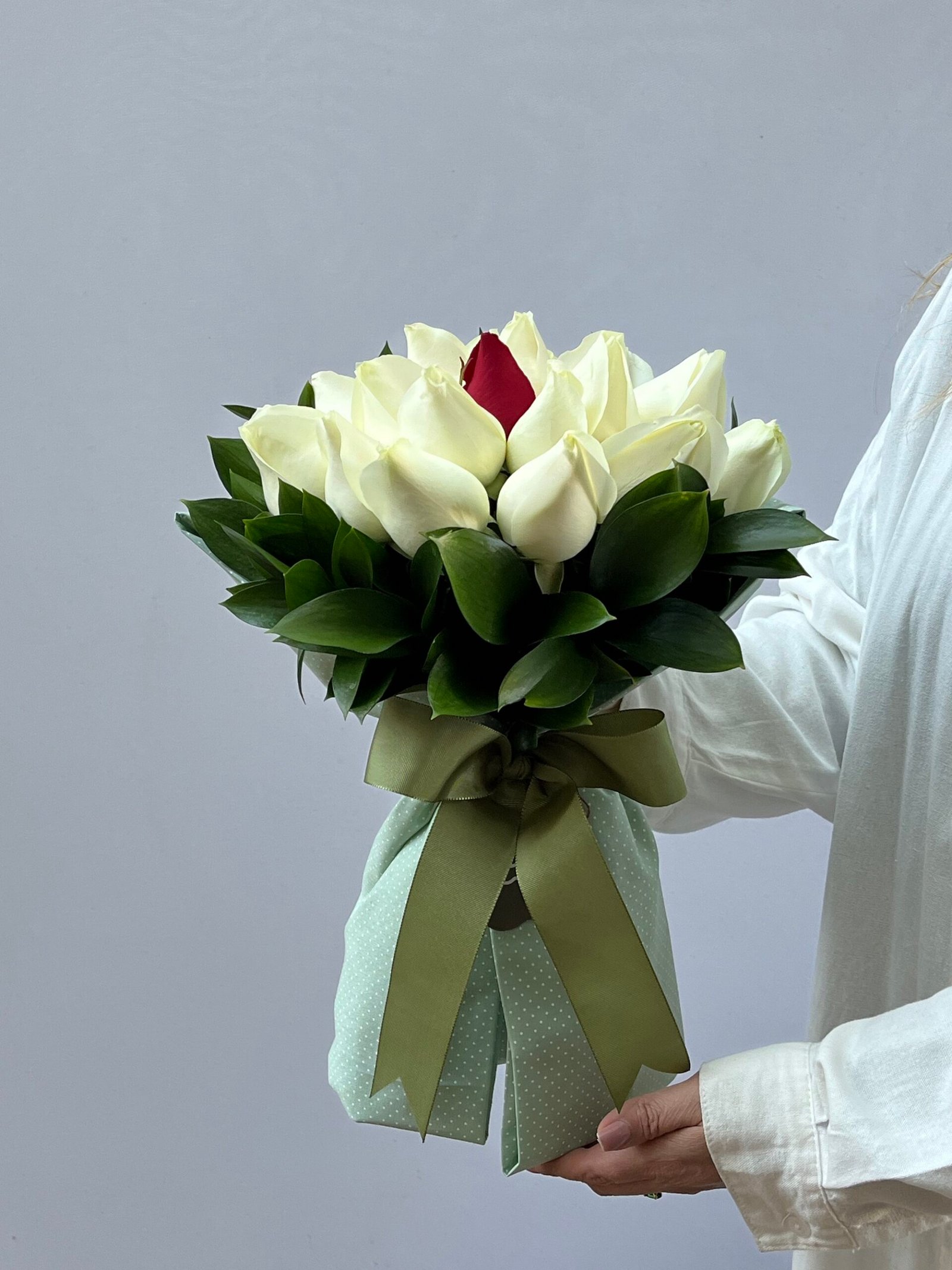 2B8CA3C2-BEFD-4080-A082-5D4A75E8172B (1) Poética - Buquê de Rosas em tecido - Imagem 1