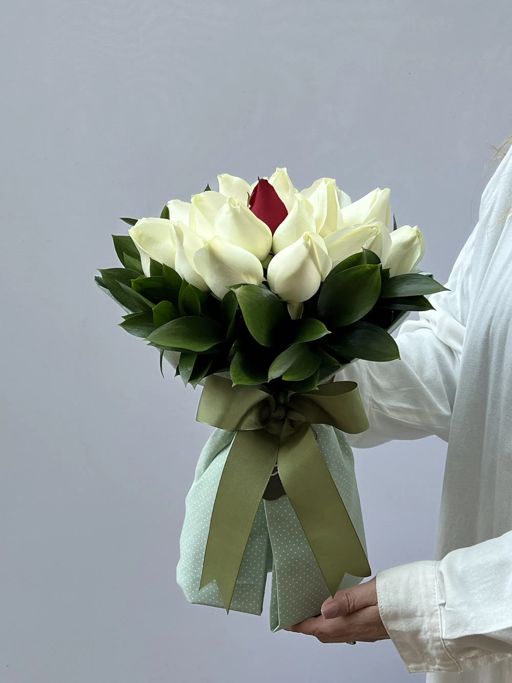 2B8CA3C2-BEFD-4080-A082-5D4A75E8172B (1) Poética - Buquê de Rosas em tecido - Imagem 1