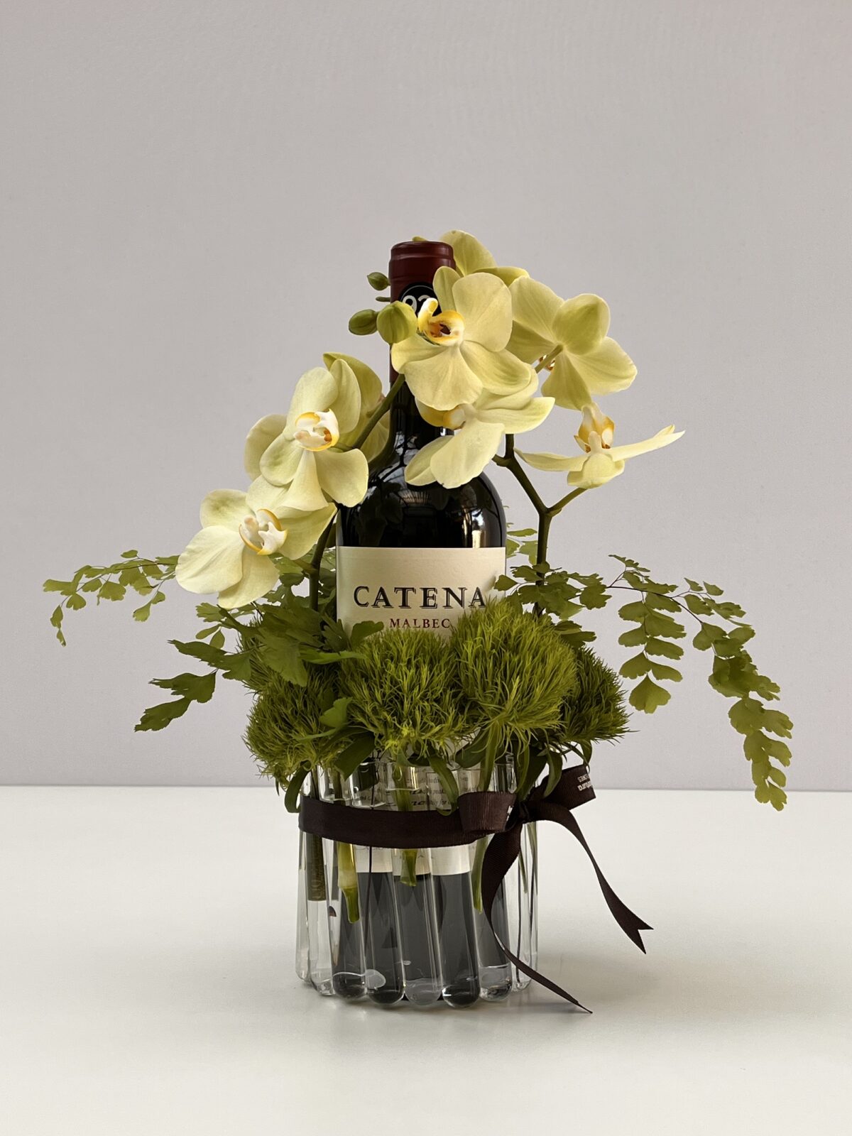 Dear Father - Arranjo de Orquideas e Vinho - Imagem 1