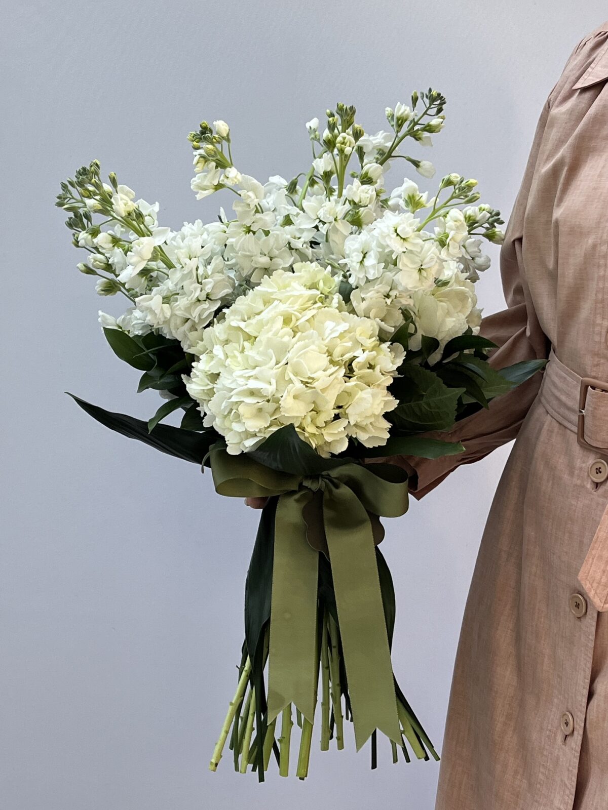 Blanc Neige - Buquê de Hortênsias e Goivos - Imagem 2