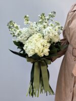 Blanc Neige - Buquê de Hortênsias e Goivos - Imagem 2