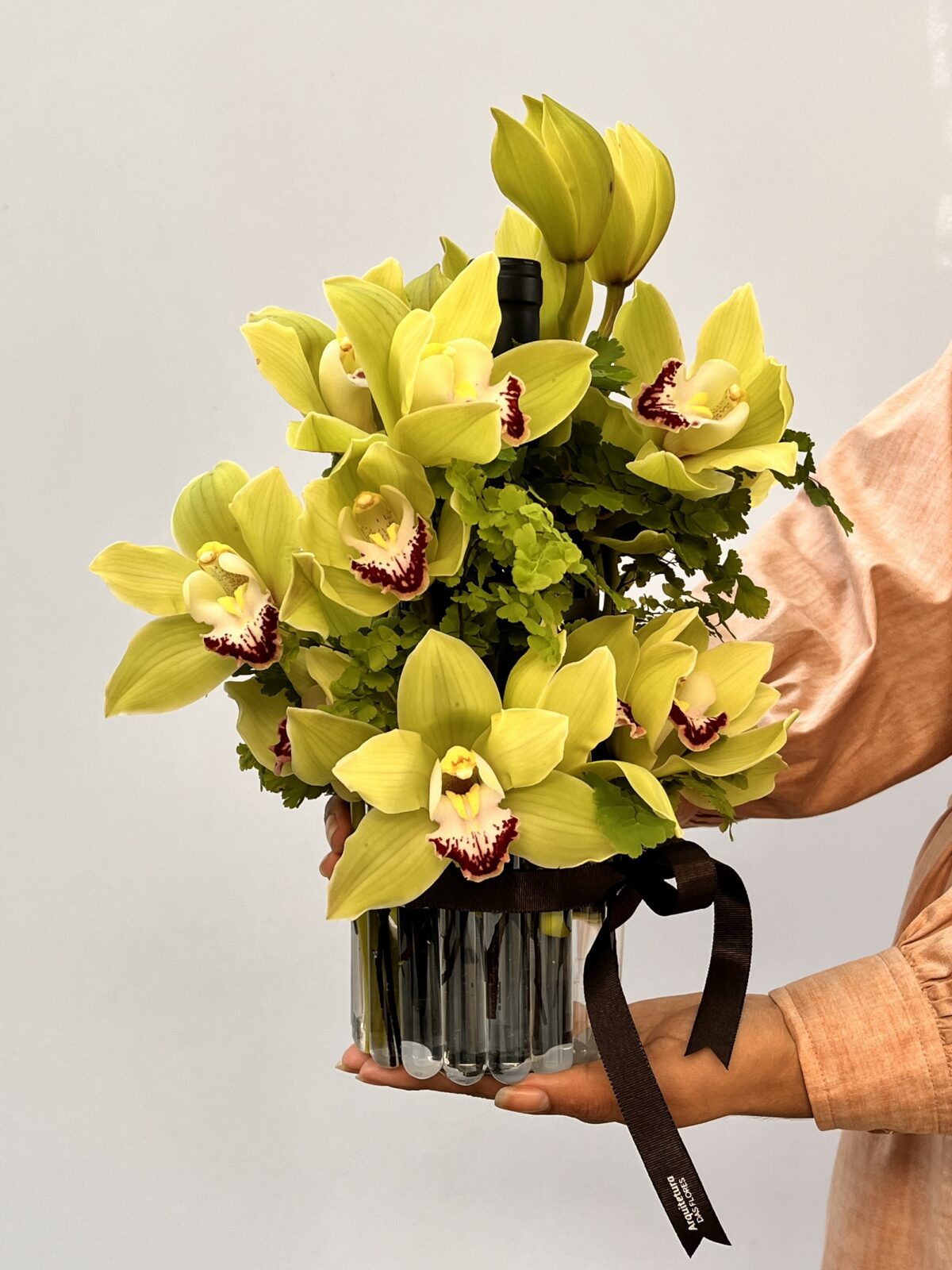 La Santé - Arranjo de Orquideas e Vinho - Imagem 1