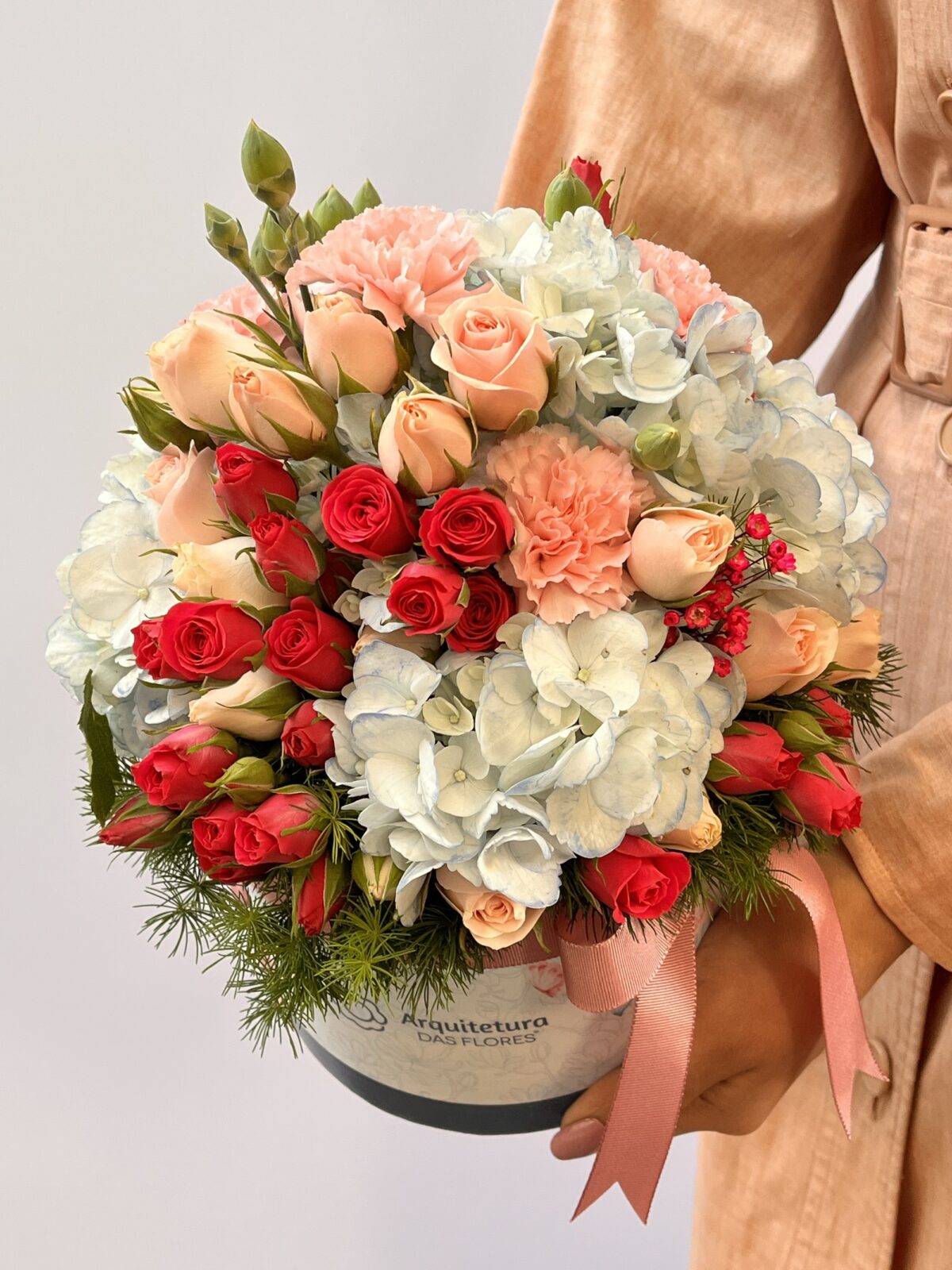 Blue Petit - Box de Hortências, Cravinas e Mini Rosas. - Imagem 2
