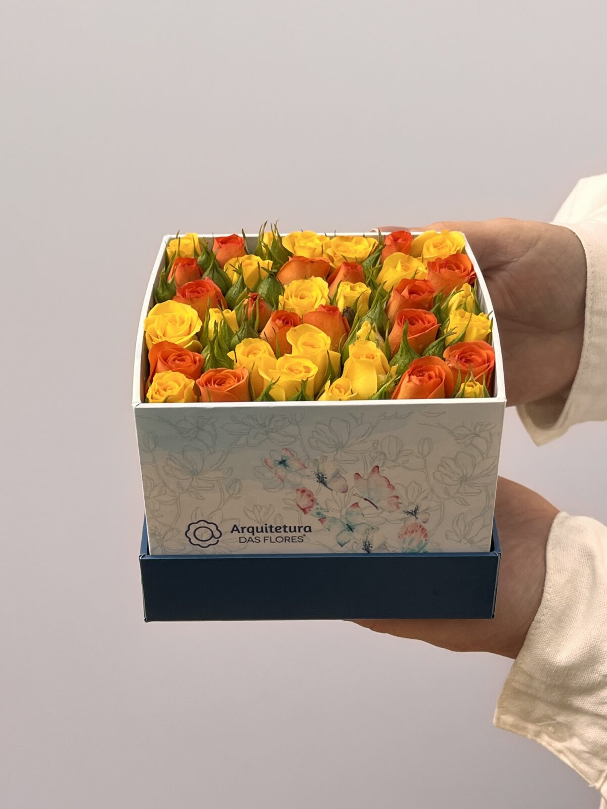 Pompidou - Box de Mini Rosas Amarelas e Laranjas - Imagem 1
