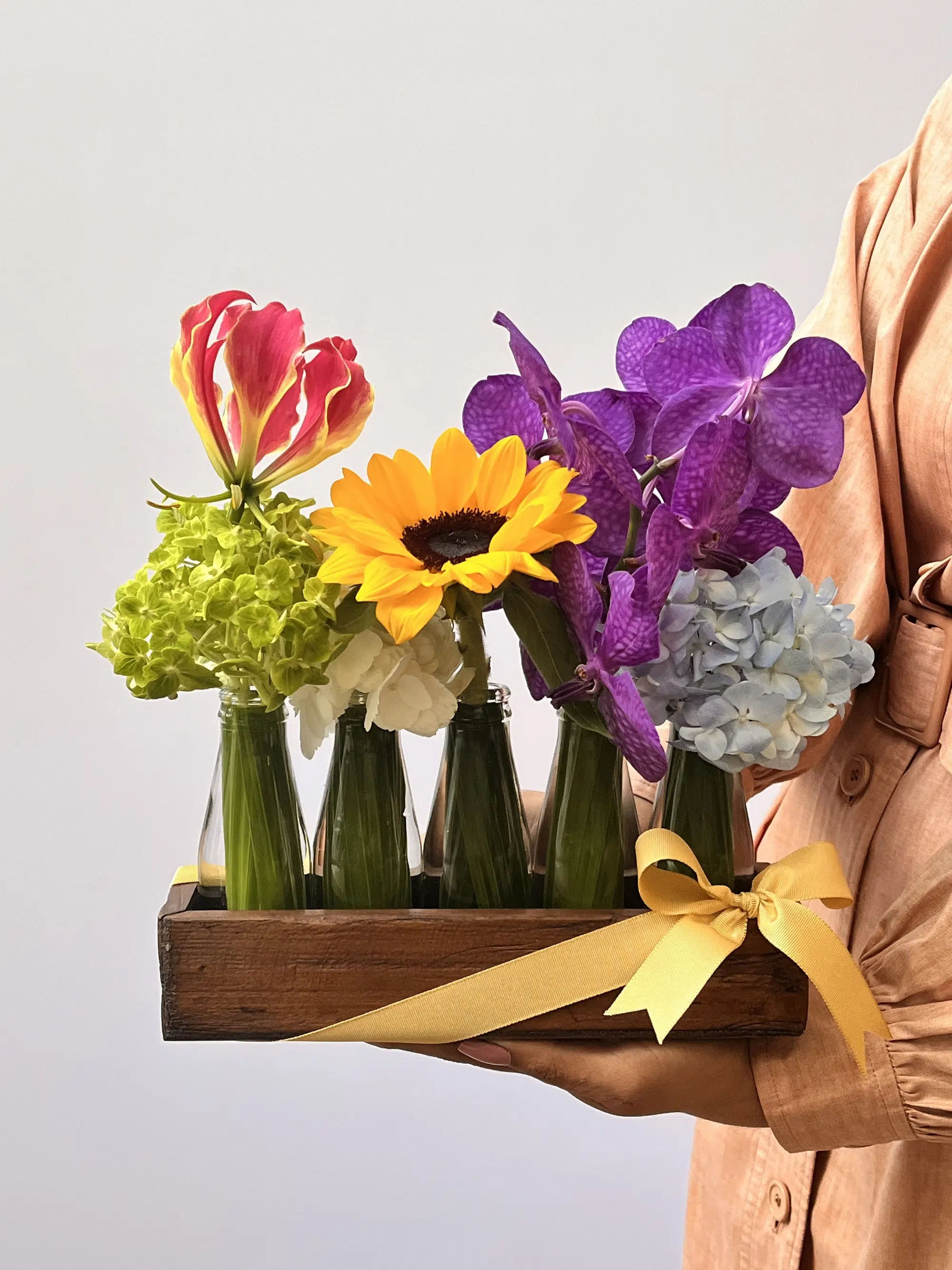 IMG_6182 Arquiflor - Arranjo de Orquídeas, Girassóis e Hortênsias - Imagem 1