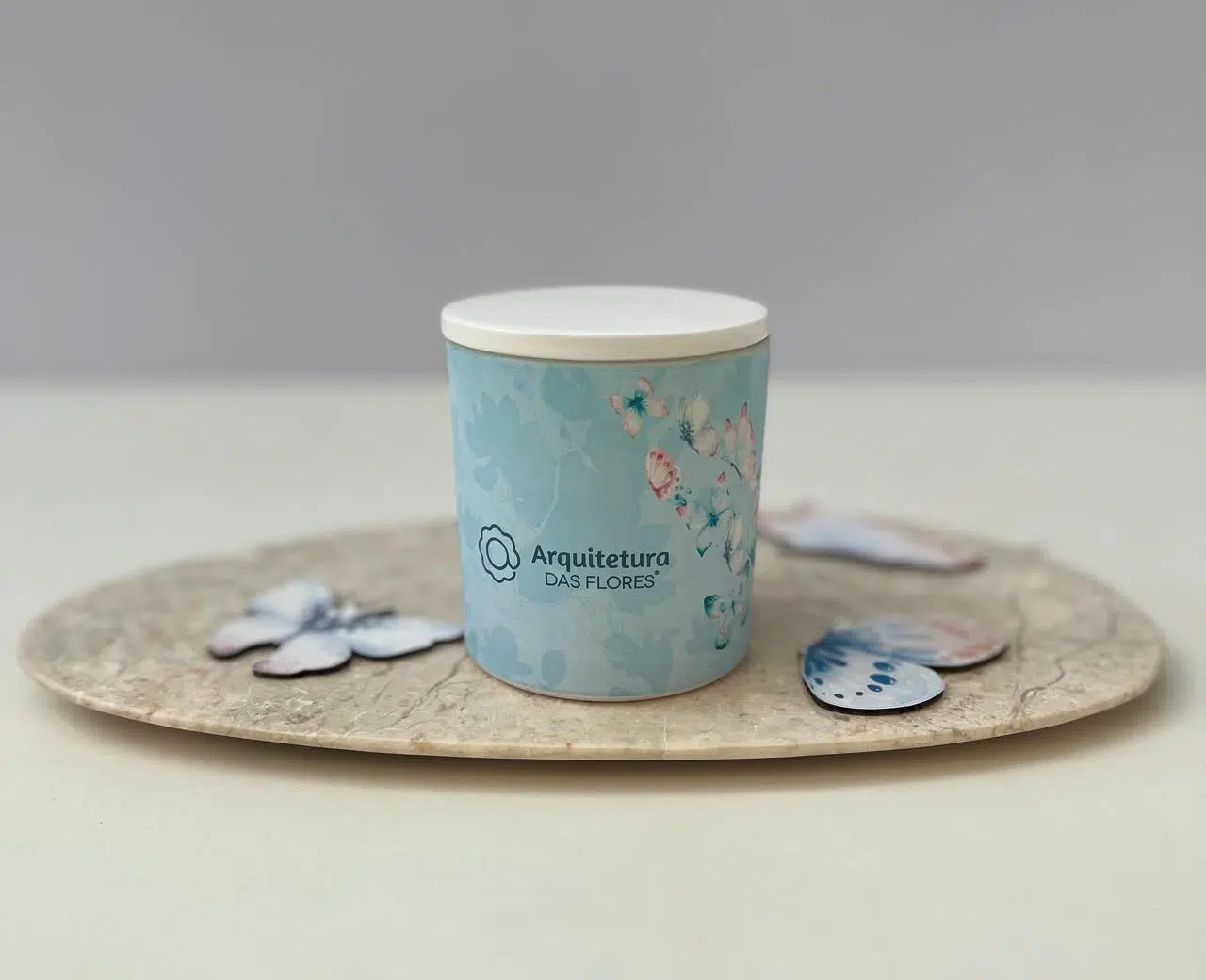 538861cf-f27a-49e0-b90d-10f6a343fc0e Vela Coleção The Butterfly - Aroma Flor da Àrvore da Seda - Imagem 1