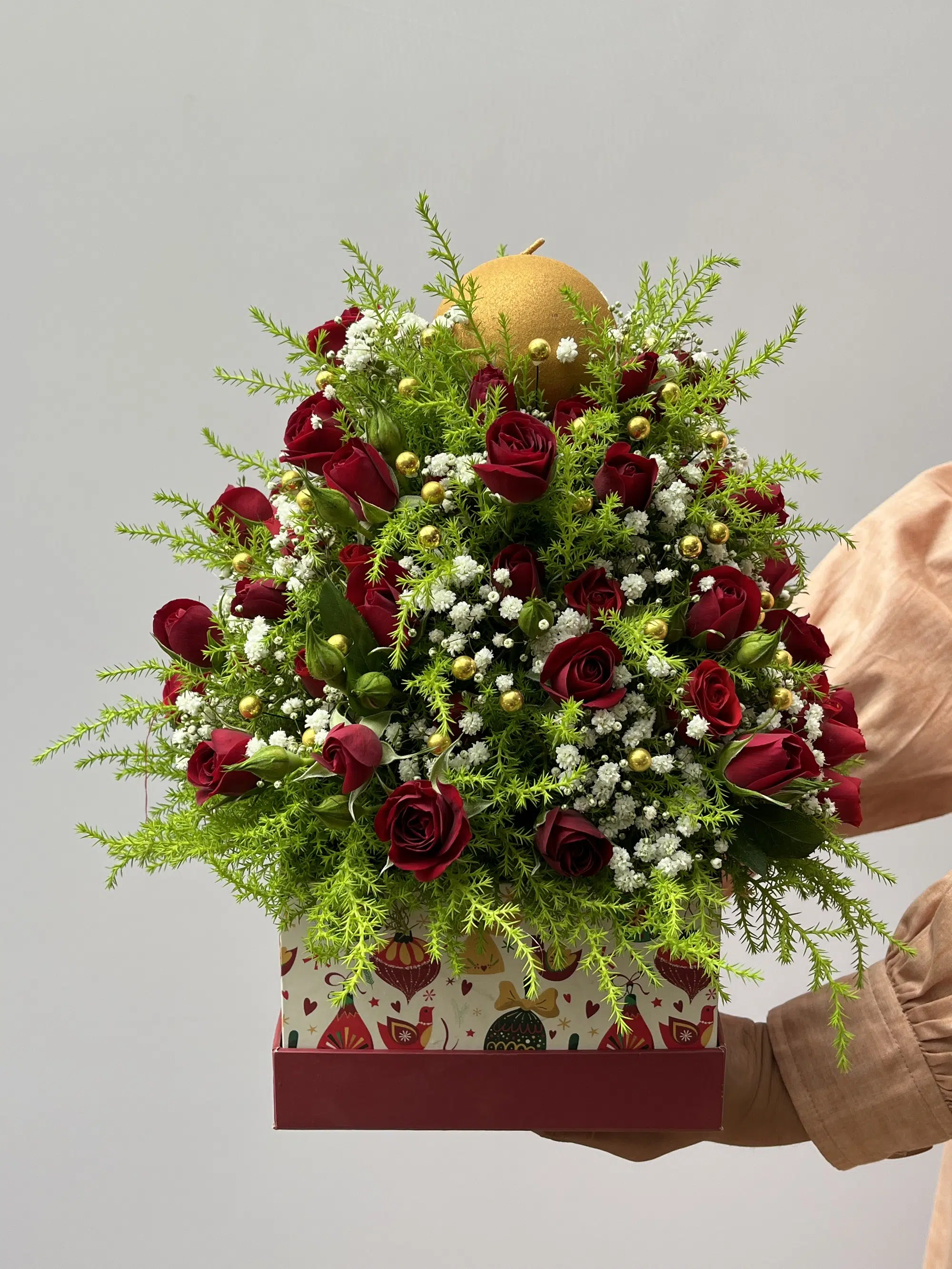 IMG_8258 Energia de Natal - Arranjo de Tuias e Mini Rosas - Imagem 1