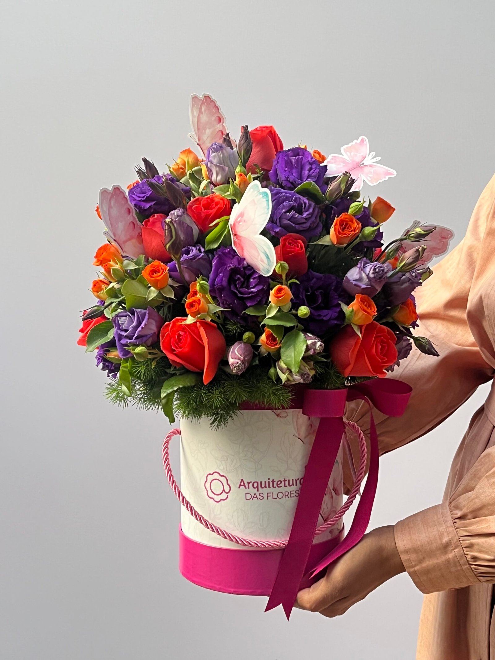 IMG_8986 Luminous - Arranjo de Lisianthus, Rosas e Mini Rosas - Imagem 1