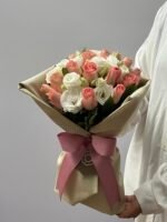 Belle Île - Buquê de Rosas e Lisianthus