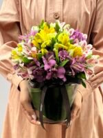 Fiori Felici - Vaso de Astromélias coloridas - Imagem 2