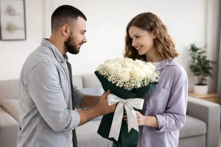 Virada de estação: como escolher o presente com flores perfeito para renovar sentimentos