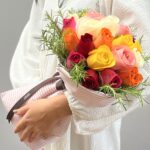 Rhayra - Buquê de 18 Rosas Coloridas