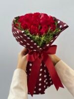 Polka Dots - Buquê de Rosas Vermelhas