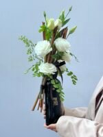 Brisa de Outono - Arranjo de Lisianthus e Vinho Por Três