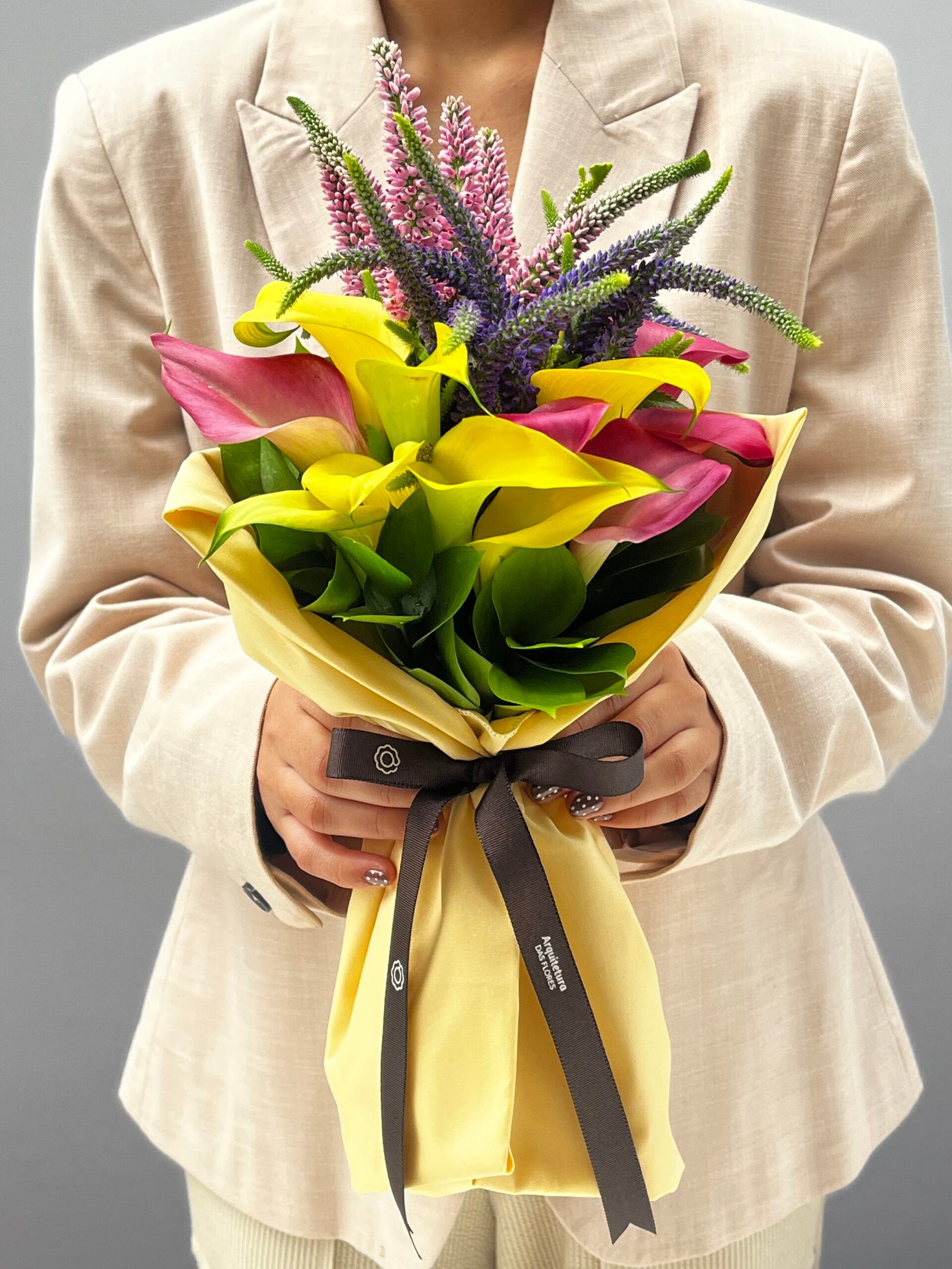 Buquê de flores, porto alegre, arquitetura das flores, dia dos namorados (1) - Copia Limiar Floral - Buquê de Callas - Imagem 1