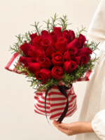 buquê com 18 rosas vermelhas