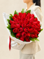 buquê com 50 rosas vermelhas com entrega em porto alegre