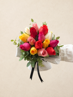 buquê com rosas coloridas