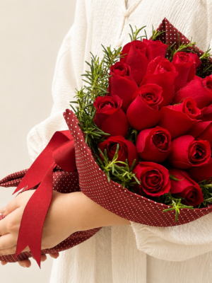 buquê de 18 rosas vermelhas para namorada
