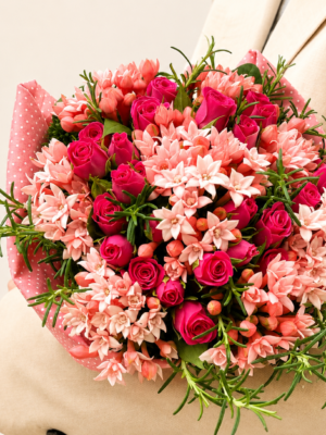 buquê de bouvardias e mini rosas