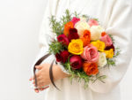 buquê de rosas coloridas