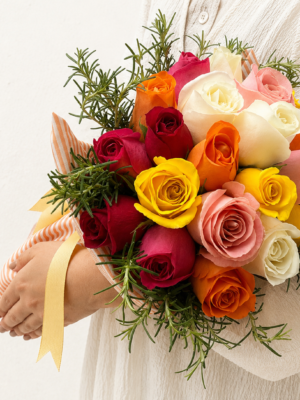 buquê de rosas coloridas para 15 anos