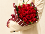 buquê de rosas vermelhas para presente