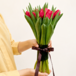 buquê de tulipas vermelhas; tulipas vermelhas; 12 tulipas vermelhas; buquê de tulipas; tulipas; flores românticas;