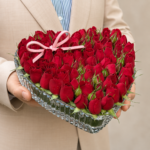 coraçãode mini rosas vermelhas