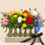 2 arranjo floral completo em tons vibrantes