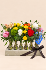 2 arranjo floral completo em tons vibrantes