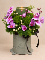 3 arranjo floral com vela acesa (1)