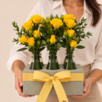 arranjo de mini rosas amarelas em caixa