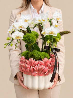 arranjo de orquídeas com laço elegante