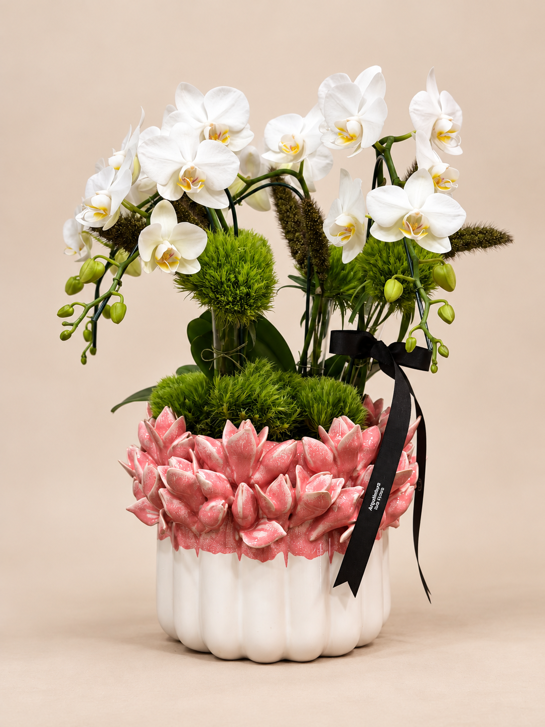 arranjo de orquídeas em vaso decorativo arranjo de orquídeas em vaso decorativo