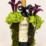 arranjo floral com vinho el sueño