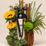 arranjo floral com vinho em estúdio (1)