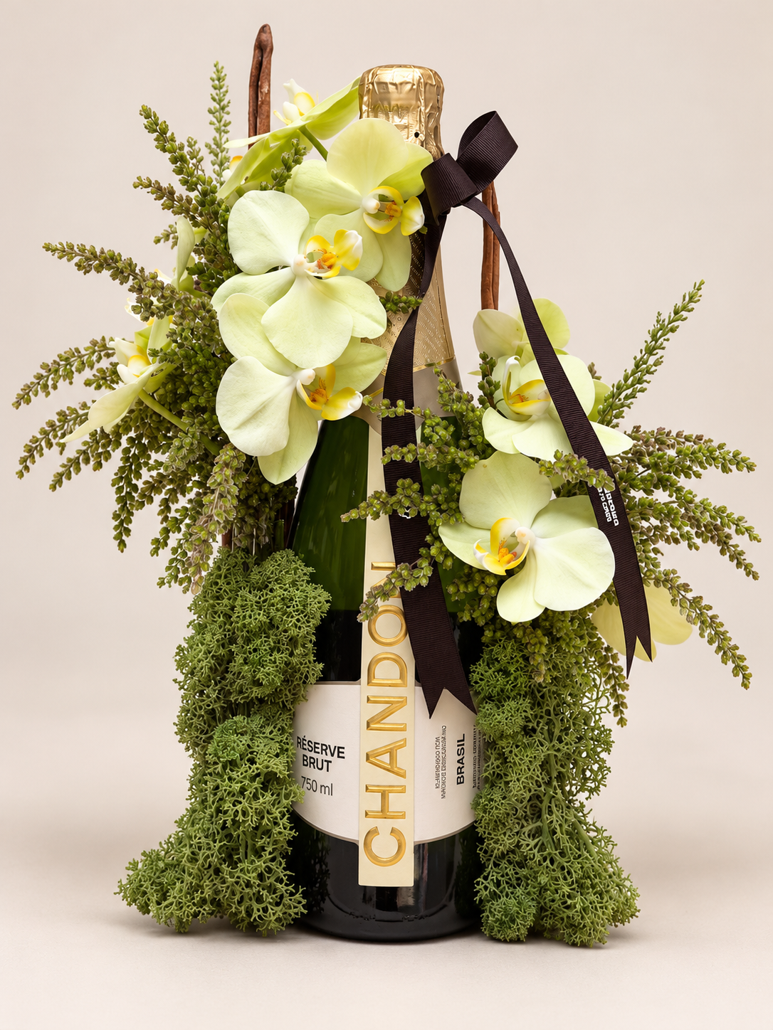 garrafa chandon com orquídeas elegantes (1) garrafa chandon com orquídeas elegantes (1)